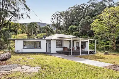 Image de \"Deer Valley\" Large Farmhouse in Illawarra with lake and ocean views on 50 acres