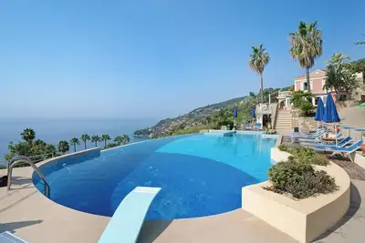 Villa 'Caroleo' avec vue sur la mer, piscine privée et Wi-Fi