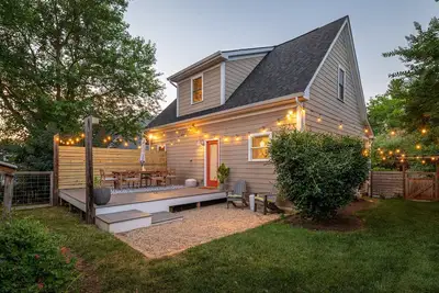 Image de Locust Lane| 3 Bedroom, 2. 5 Bath | Near Dtwn Mall!