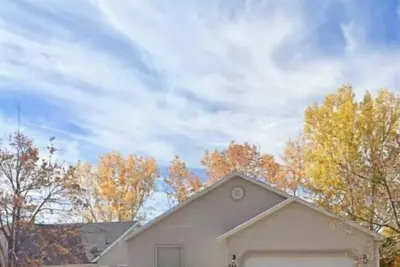 Image de Provo Home - self-contained 2 bedroom 2 bathroom upper unit