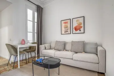 Image de Nice Antiga Esquerra de l'Eixample 4br w/ A/C, Elev & W/D, by Blueground