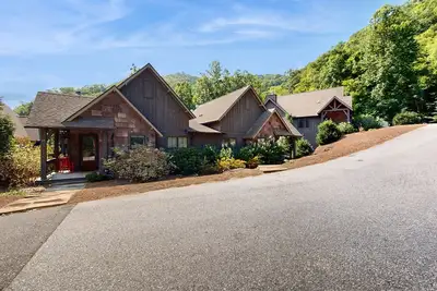 Image de Dog-Friendly Home w\/ Firepit, Shared Pools\/Hot Tubs, & Lake\/Golf\/Boat Access