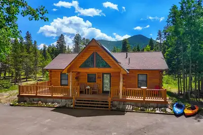 Image de Entire Cabin Chalet in the Mountains! Lake! Kayak! Sauna! Hot Tub! Hike!