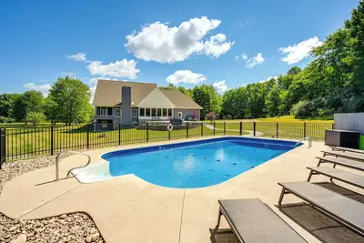 Image de Spacious Thornville Home ~ 8 Mi to Buckeye Lake!