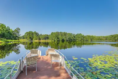 Image de Pet-Friendly Ehrhardt Home w\/ Private Pond & Yard!
