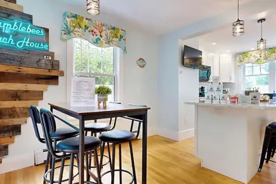 Image de Bumblebee's Beach House by Bayley Vacation Rentals
