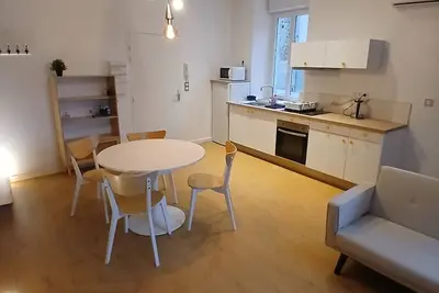 Image de A 2 pas du centre appartement chaleureux lumineux