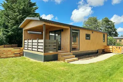 Image de Enjoy your view in this beautiful chalet on the water