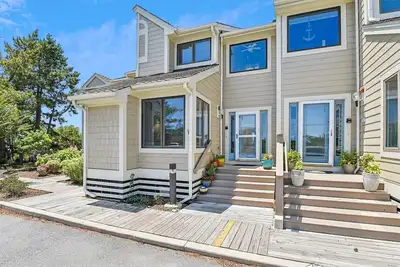 Image de New Listing 2024! Enjoy one of the best bay views in Fenwick Island and only a short walk across the street to the ocean beach! !