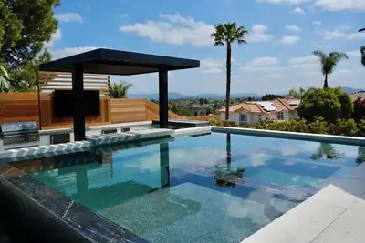 Image de Exclusive Elegant Estate | Infinity Pool & Breathtaking Views