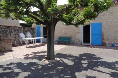 Image de Au fond du village. . .