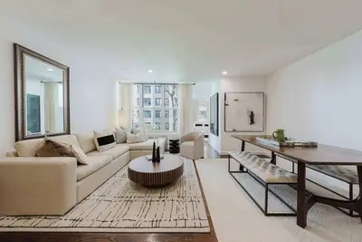 Image de The Diplomat #3 - Boutique Designer Home