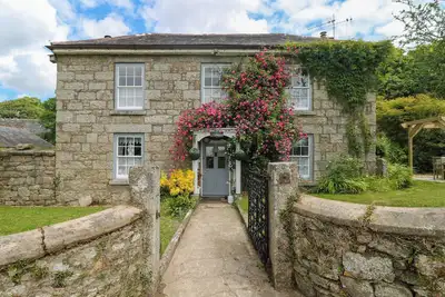 Connie'S Cottage, pet friendly, with open fire in Porthleven