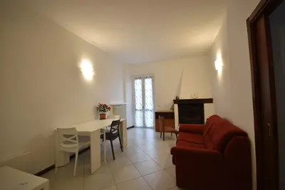 Image de The Yellow House - Holly large apartment, rustic connected to the garden