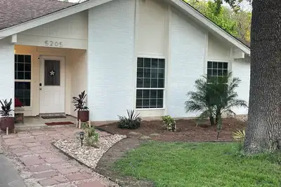 Image de Charming 4-bedroom house with Beautiful Outdoor space in Austin