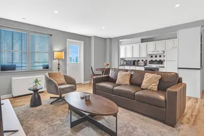 Image de Be right in the action with this centrally placed 1-bedroom condo. <br>Just a short walk to it all—this 1br condo sits in the heart of downtown. <br>Enjoy unbeatable access from this well-located one-bedroom retreat. <br>This centrally based 1-bedroom u