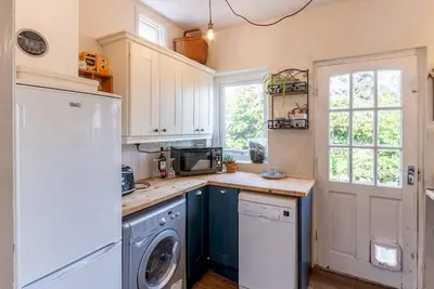 Image de Charming 3-Bedroom Cottage in Leigh On Sea | Pass the Keys