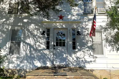 Image de Charming 3-Bedroom, 1-Bathroom; Farmhouse on Seneca Lake Wine Trail