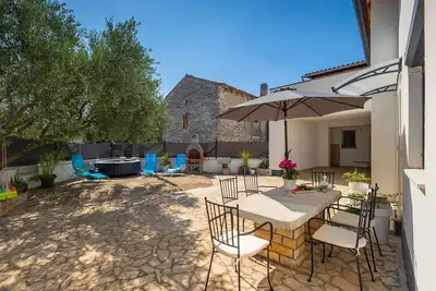 Image de Maison de vacances romantique avec jacuzzi, Bbq, WiFi
