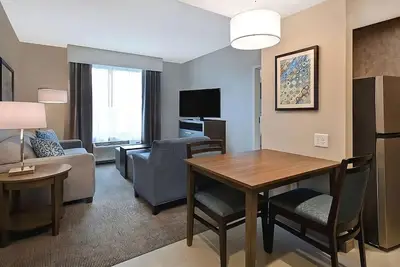 Image de Your Home of Comfort and Joy! 2 Relaxing Units, Kitchen, Free Breakfast, Pool!