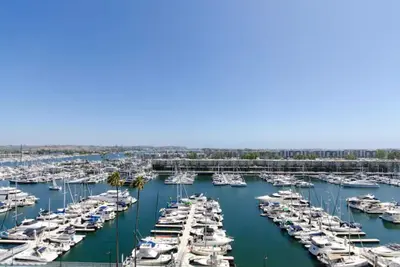 Image de Close to Santa Monica. Resort Style 3 Bedroom Condo in Marina Del Rey. Pool Gym