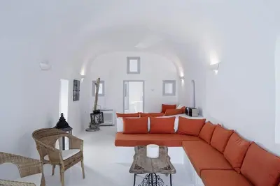 Image de Dazzling Santorini Villa | 3 Bedrooms | Private Terrace with Stunning Caldera Views & Jacuzzi Plunge Pool | Villa Orpheus | Imerovigli