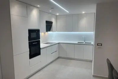 Image de Modern, comfortable apartment close to all the amenities, walking distance apart