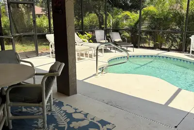Image de South Florida salt water pool! Cozy 3-bedroom house in peaceful setting