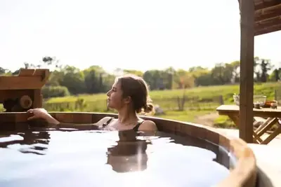 Image de Cabane Spa au bord de l'eau 4 personnes