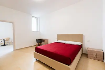 Image de Door 29 - Int. 10 Apartment