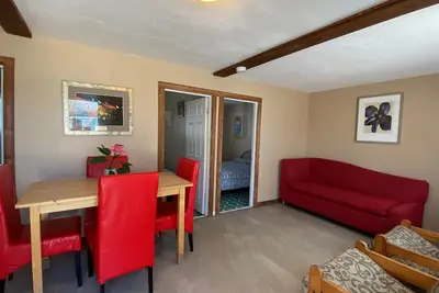 Image de Wasaga Beach Walk to Beach! Free Parking! Free Wifi!