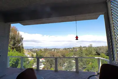 Image de Woodland Hills Tranquil Retreat with Amazing Panoramic City Views