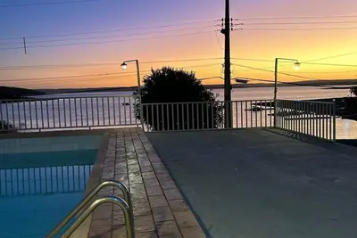 Image de Casa Simples e Aconchegante com uma Vista MagnĂfica Para Represa