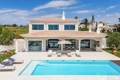 Image de Villa for Contemporary Living in Heart of Algarve!