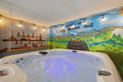 Image de Hot Tub, Beautifully Renovated Historic Home in the Heart of the Bourbon Trail