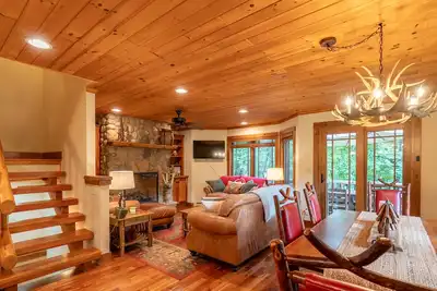Image de Mountain Retreat - walk to Main Street