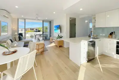 Image de Beautifully Appointed: Sophisticated, Steps From the Sand