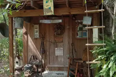 Image de Cozy cabin in charming Chiefland with WiFi\nPrimitive cabin with fan and lights.