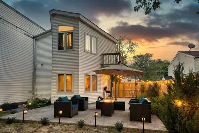 Image de Tranquil 3br/2. 5ba house with 4 beds for 7/Patio/Bbq & Gaming Room/15 mins to Dc