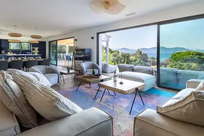 Image de Evasion Chic à la Villa Madrague- Accès mer à 100m - Sérénité Spacieuse -Giens