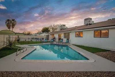 Image de Pool & Games at New 4br Modern Oasis Retreat