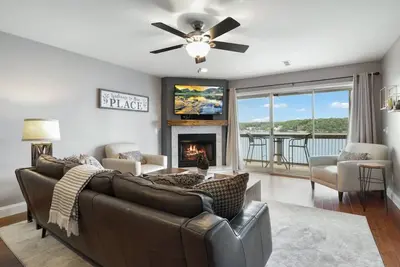 Image de Waters Edge-Amazing Lakeview, Deck, Pools, Beach