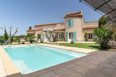 Image de Belle maison Ă Marignane avec WiFi