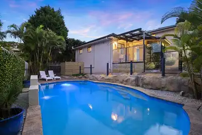 Image de 5 mins drive to Terrigal Beach. House.