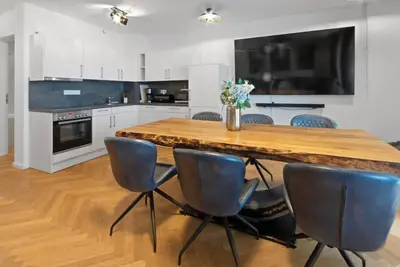 Image de Luxus im Zentrum für 6 Pers. ! 3 Zi. , Balkon, Wlan