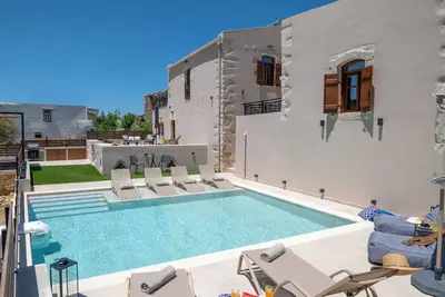 Image de Pavlina Villa, a hidden gem with heated pool!
