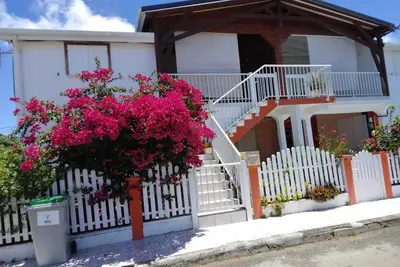 Image de Loue haute villa (villa fleurie), meublé\nprix: 850 euro, charge comprise.
