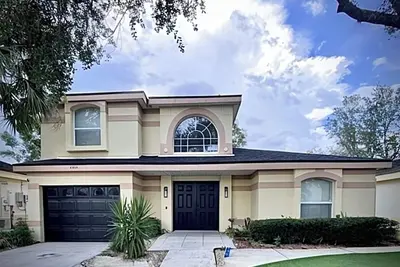 Image de Multi-Family Pool Villa with 4 private bed/baths 15 min from Disney Parks