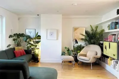 Image de Sunlit, Designer Haven in Trendy Neighbourhood