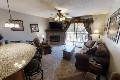 Image de Alluring 1br Hideaway at Snowcrest by RedAwning